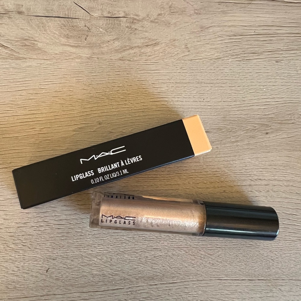 MAC Lip Glass Very Go Lightly New in Box